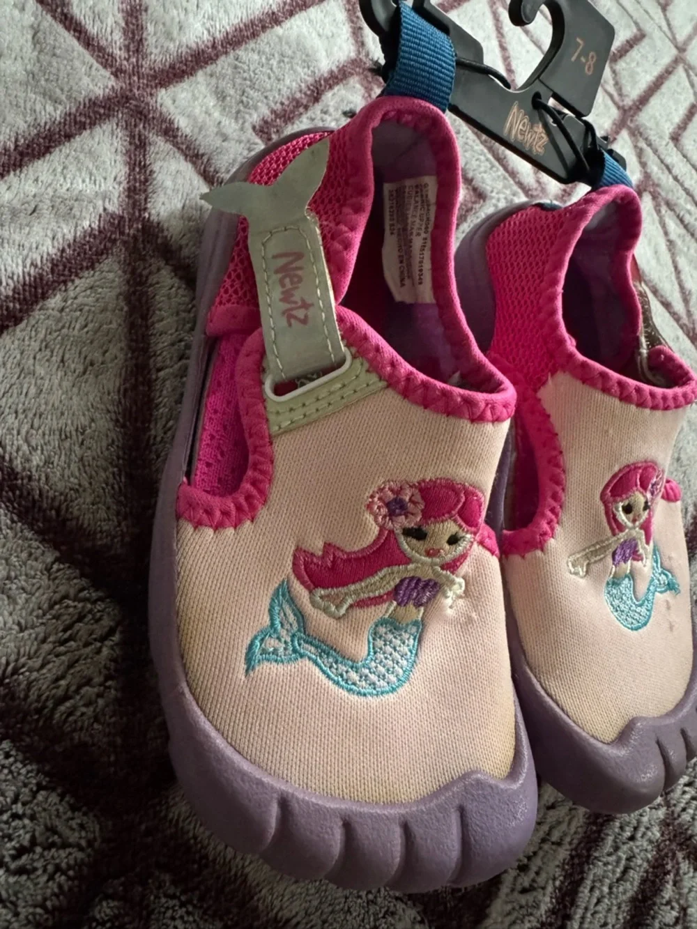 Newtz Mermaid Water Shoes Velcro Pink/Purple Holographic Size 7/8 Toddler Girls